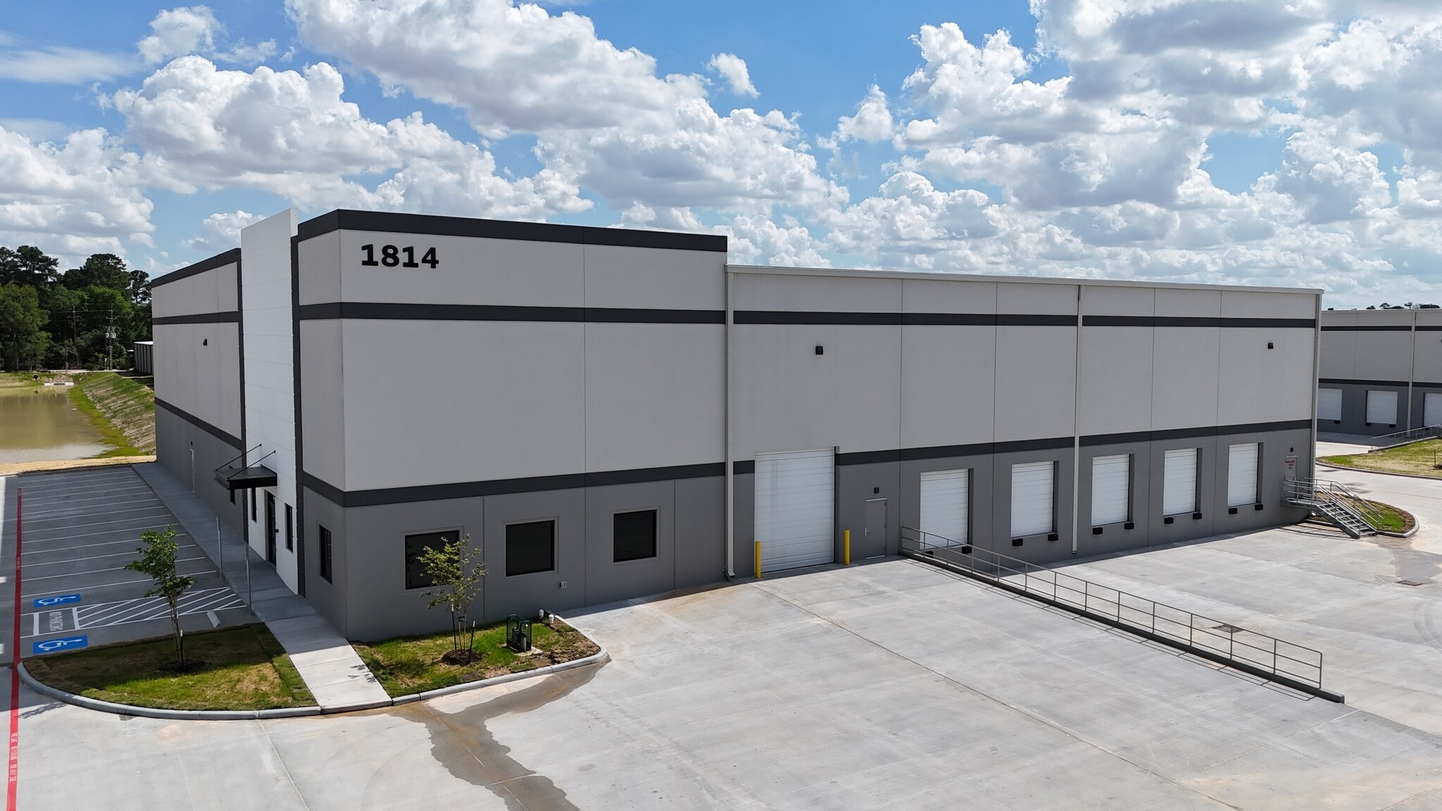 1800 Meadow Edge Ln, Spring, TX for lease Building Photo- Image 1 of 2
