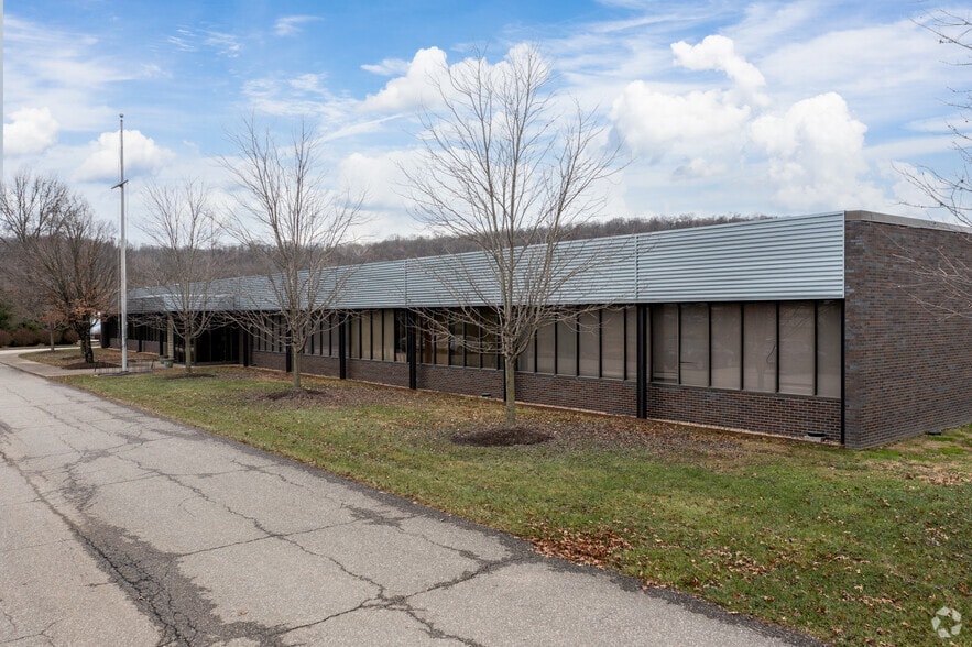 8361 Broadwell Rd, Cincinnati, OH for sale - Building Photo - Image 1 of 7