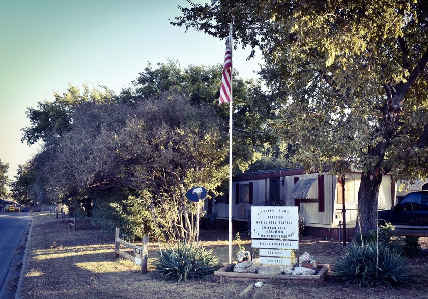 1728 S 8th St, Chickasha, OK for sale - Primary Photo - Image 1 of 1