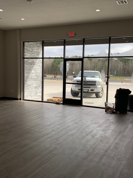 10365 Eastex Fwy, Beaumont, TX for lease - Lobby - Image 3 of 3