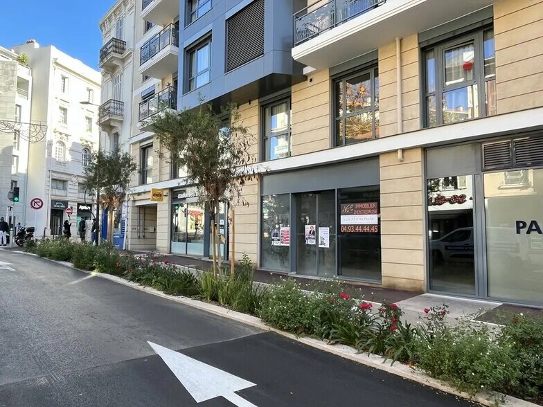 Retail in Antibes for lease - Building Photo - Image 2 of 7