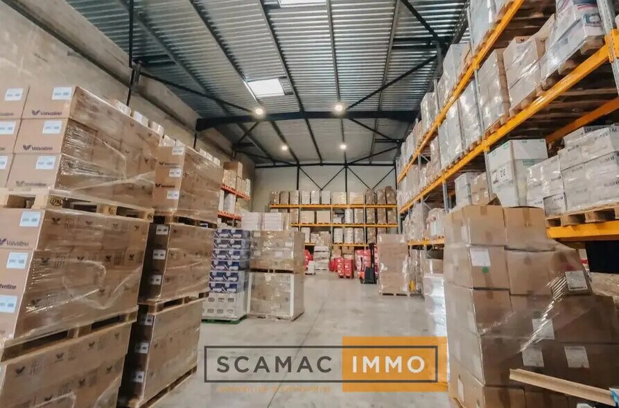 Industrial in LES MILLES for lease - Interior Photo - Image 2 of 4