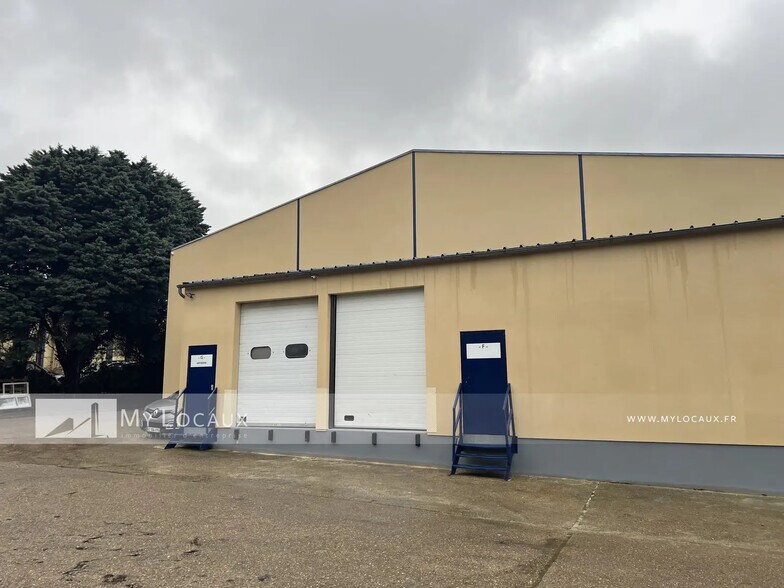 Industrial in Eaubonne for lease - Building Photo - Image 1 of 7