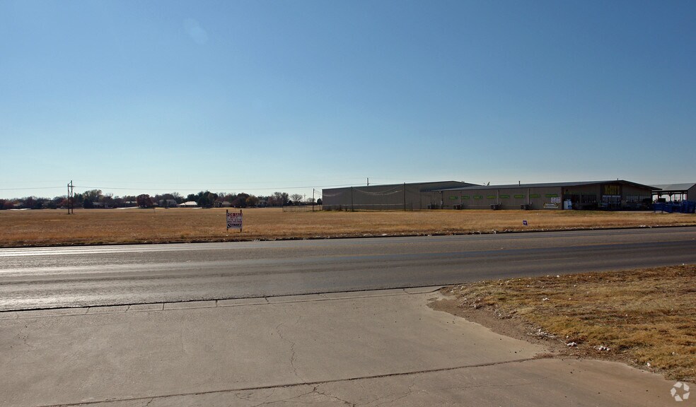 4421 Olton Rd, Plainview, TX 79072