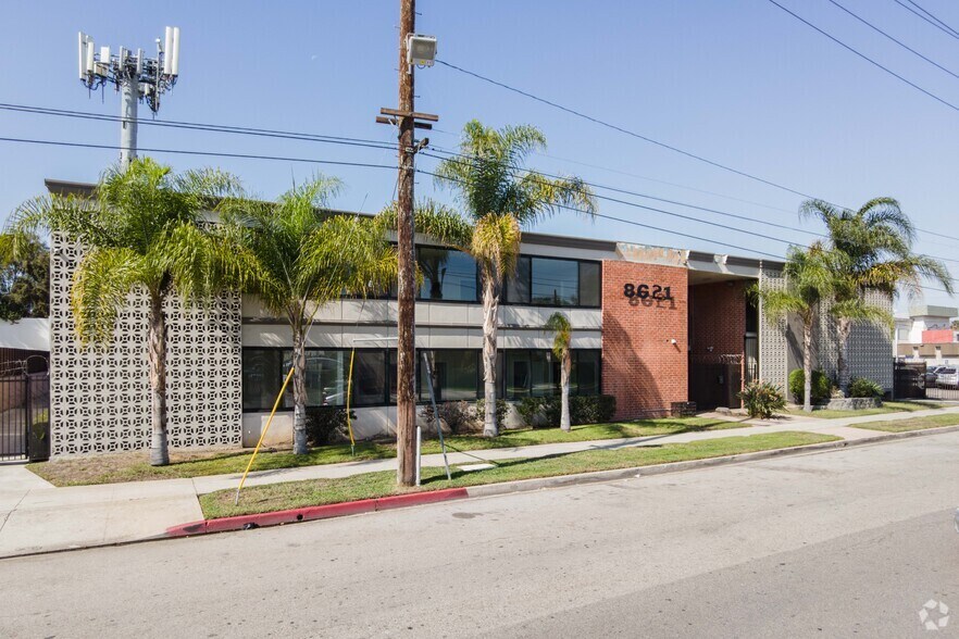 8621 Bellanca Ave, Los Angeles, CA for sale - Building Photo - Image 2 of 4