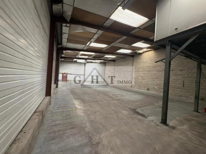 Industrial in Vaux-le-Pénil for lease - Interior Photo - Image 2 of 4