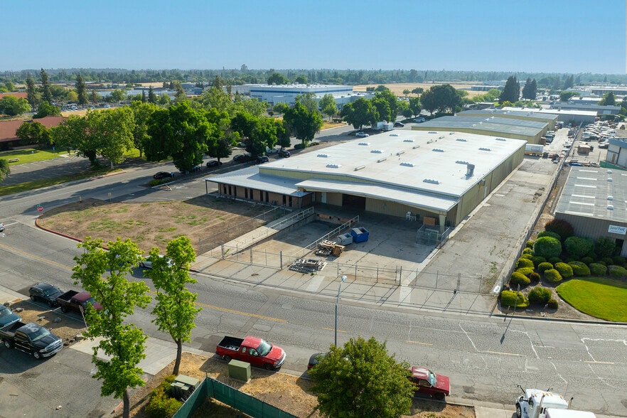 2170 Wardrobe Ave, Merced, CA for lease - Building Photo - Image 2 of 10