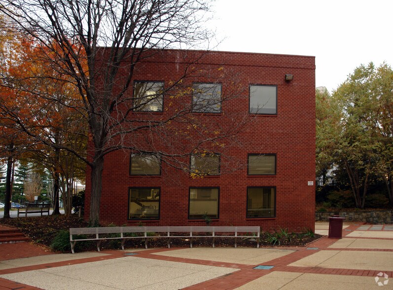 7605 Arlington Rd, Bethesda, MD for lease - Building Photo - Image 2 of 2