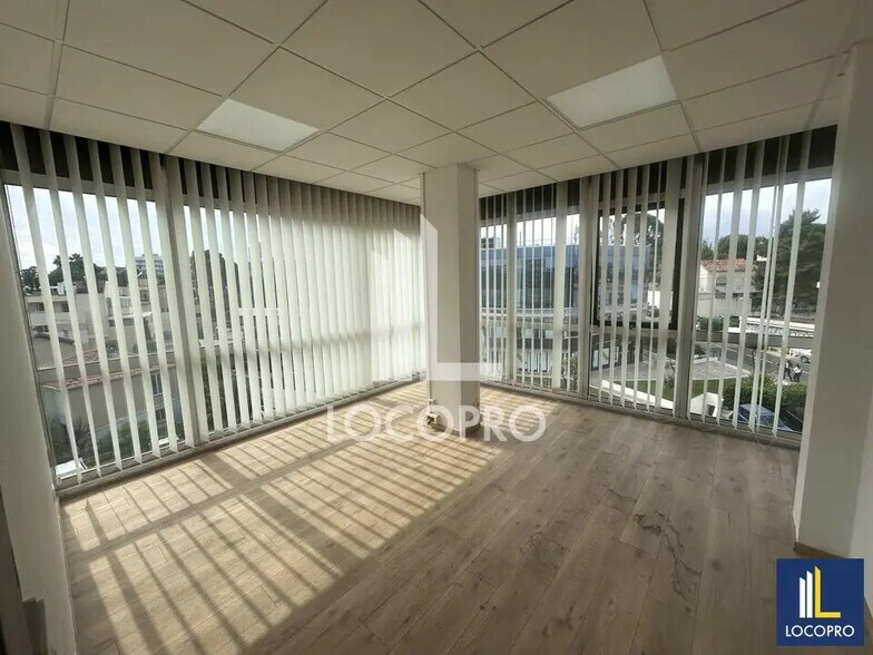Office in Saint-Laurent-du-Var for lease - Interior Photo - Image 2 of 12