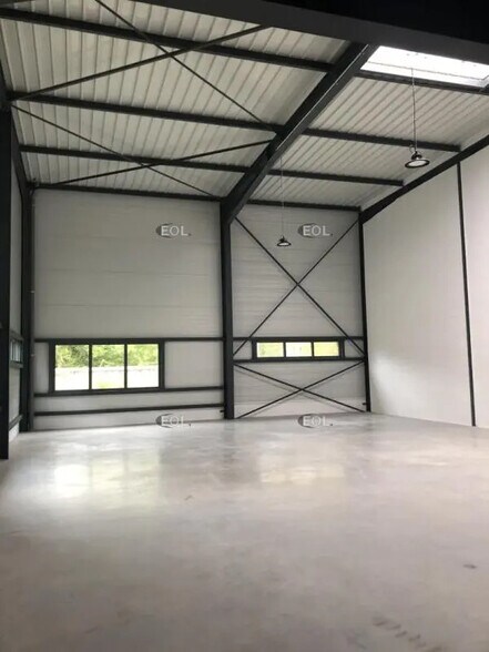 Flex in Bussy-Saint-Georges for lease - Interior Photo - Image 2 of 3