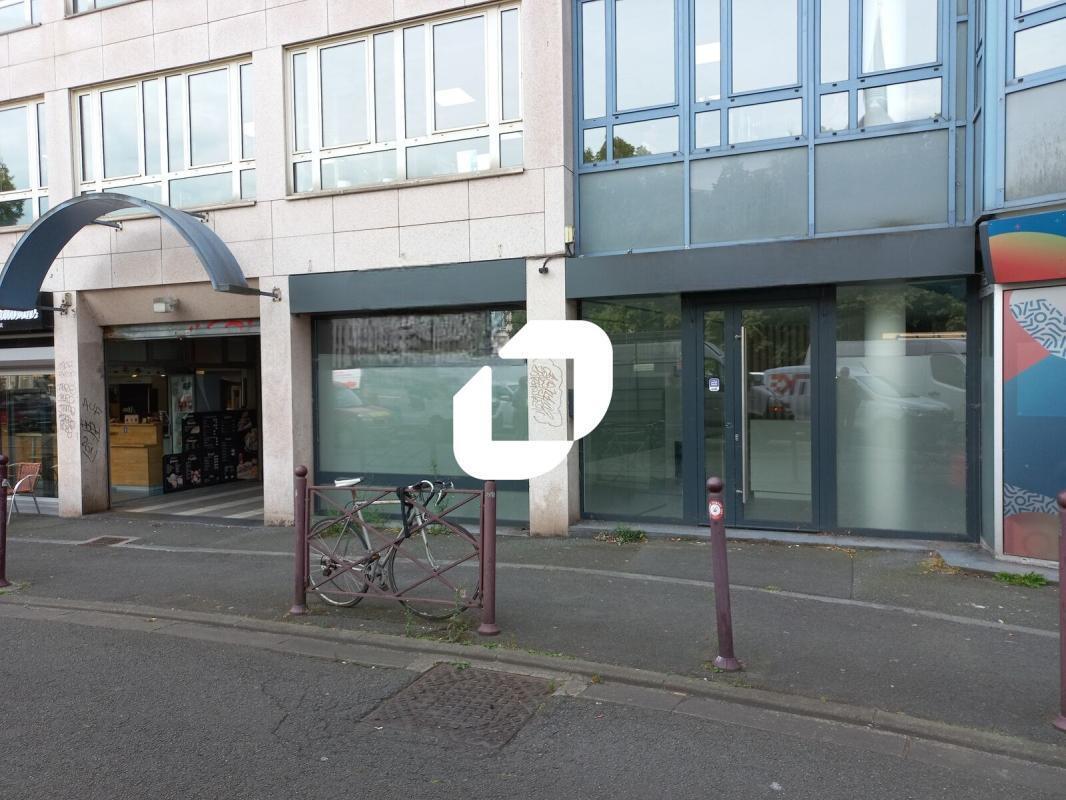 Retail in Lille for lease Building Photo- Image 1 of 8