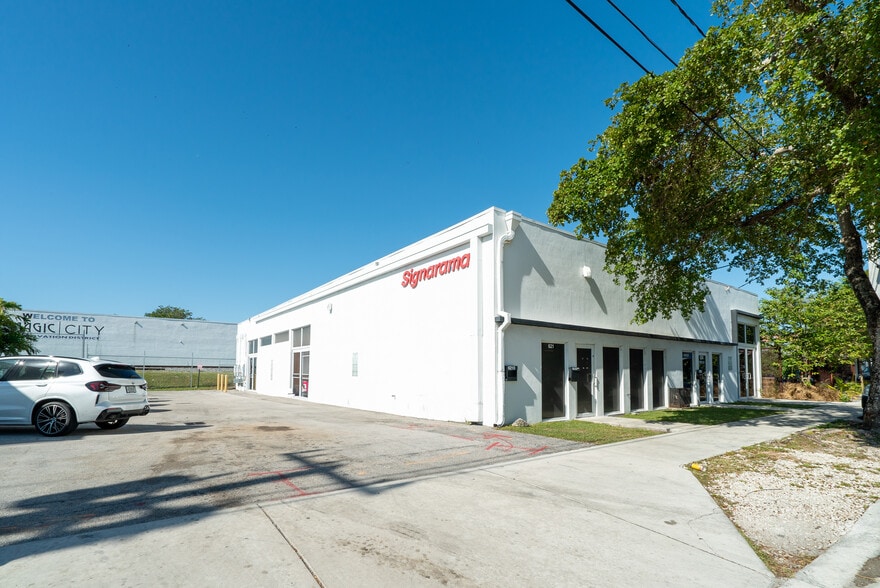 6212 NE 4th Ct, Miami, FL for lease - Building Photo - Image 2 of 10