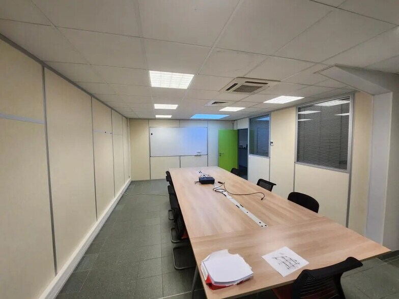 Office in Houilles for lease - Interior Photo - Image 3 of 7