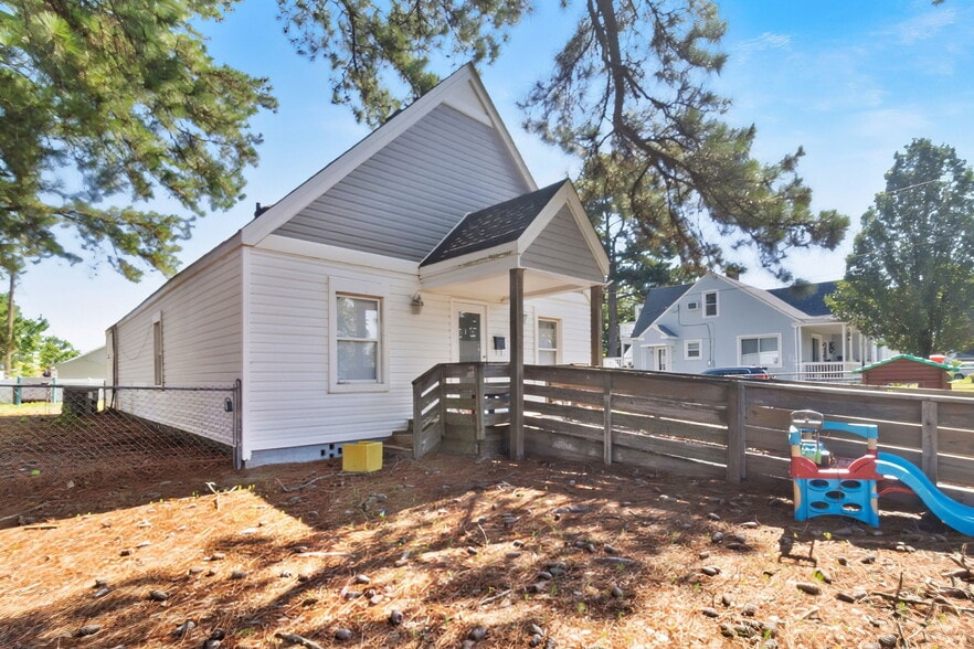 1000 Maple St, Elizabeth City, NC for sale - Primary Photo - Image 1 of 21