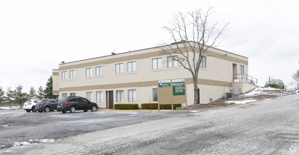 2620 Constitution Blvd, Beaver Falls, PA for sale - Primary Photo - Image 1 of 1