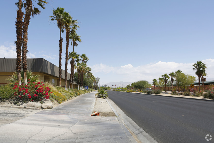 1281 N Gene Autry Trl, Palm Springs, CA for lease - Building Photo - Image 3 of 8