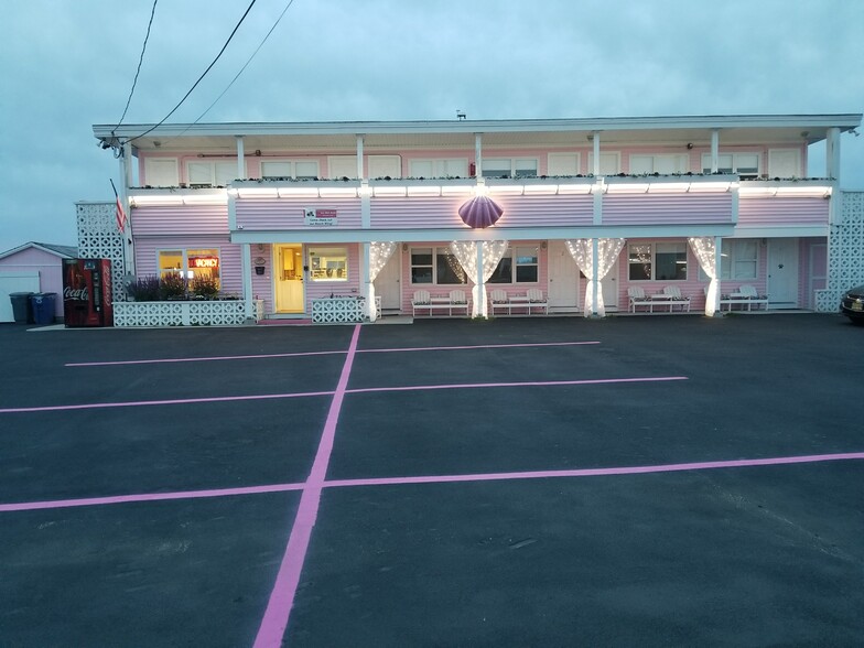 19 Winnapaug Rd, Westerly, RI for sale - Building Photo - Image 2 of 17