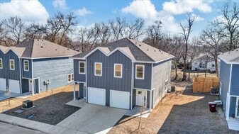 400-414 E 7th St, Bonham TX - Government Property