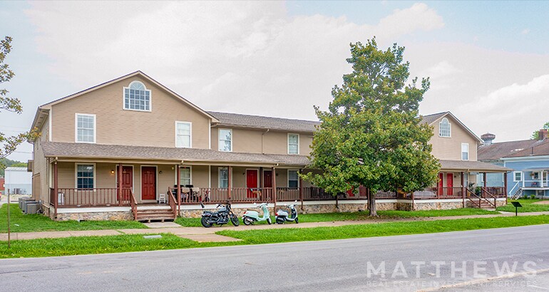 403 Barnhardt Cir, Fort Oglethorpe, GA for sale - Primary Photo - Image 1 of 1