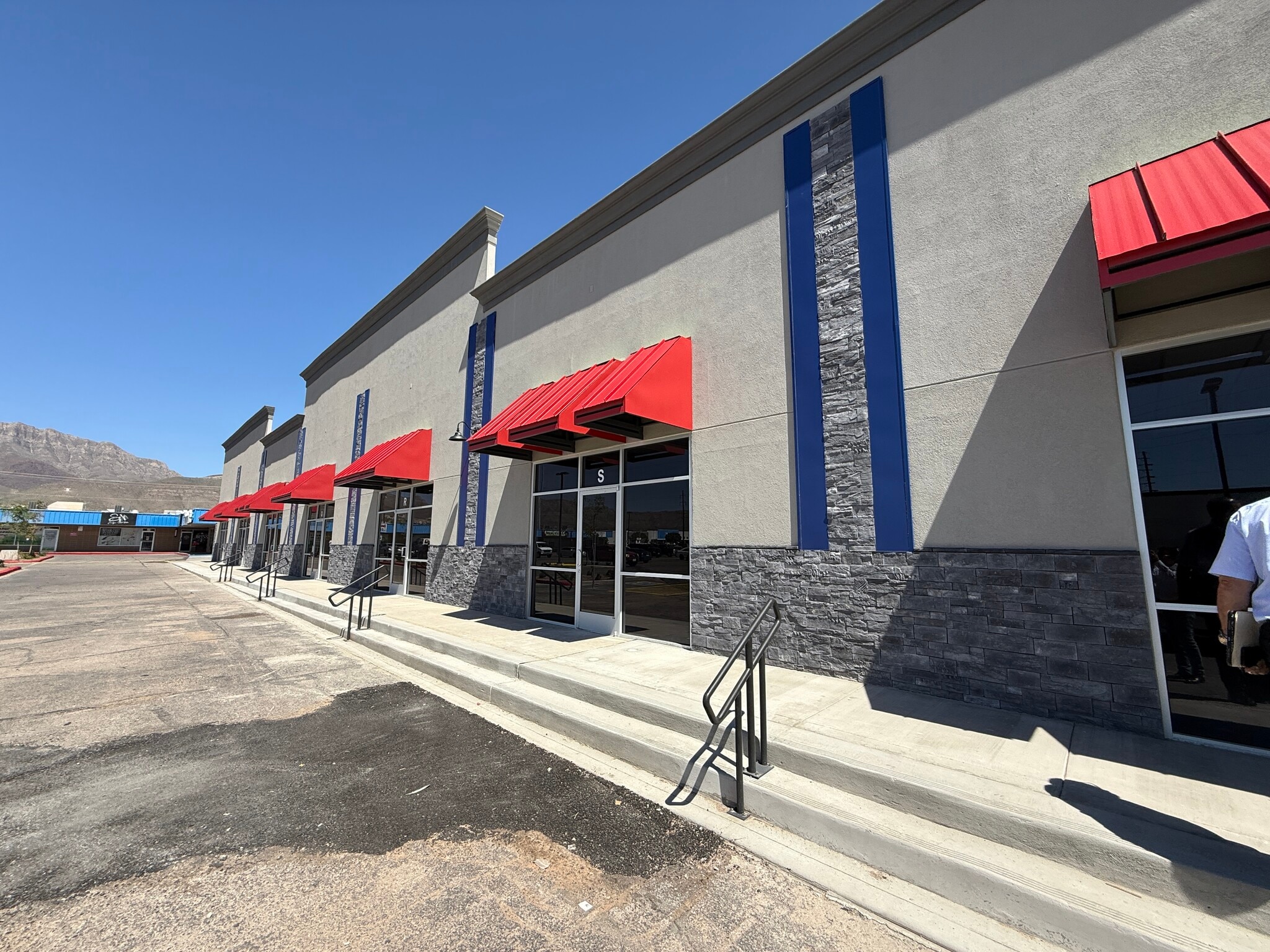 4747 Hondo Pass Dr, El Paso, TX for lease Interior Photo- Image 1 of 6