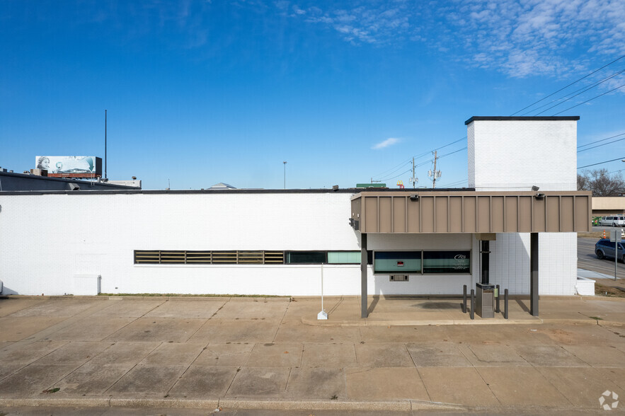 2420-2440 Southwest Blvd, Tulsa, OK for lease - Building Photo - Image 3 of 18