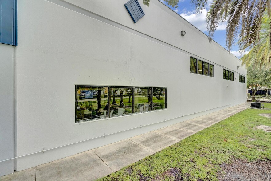 7802 SW Ellipse Way, Stuart, FL for lease - Building Photo - Image 3 of 12