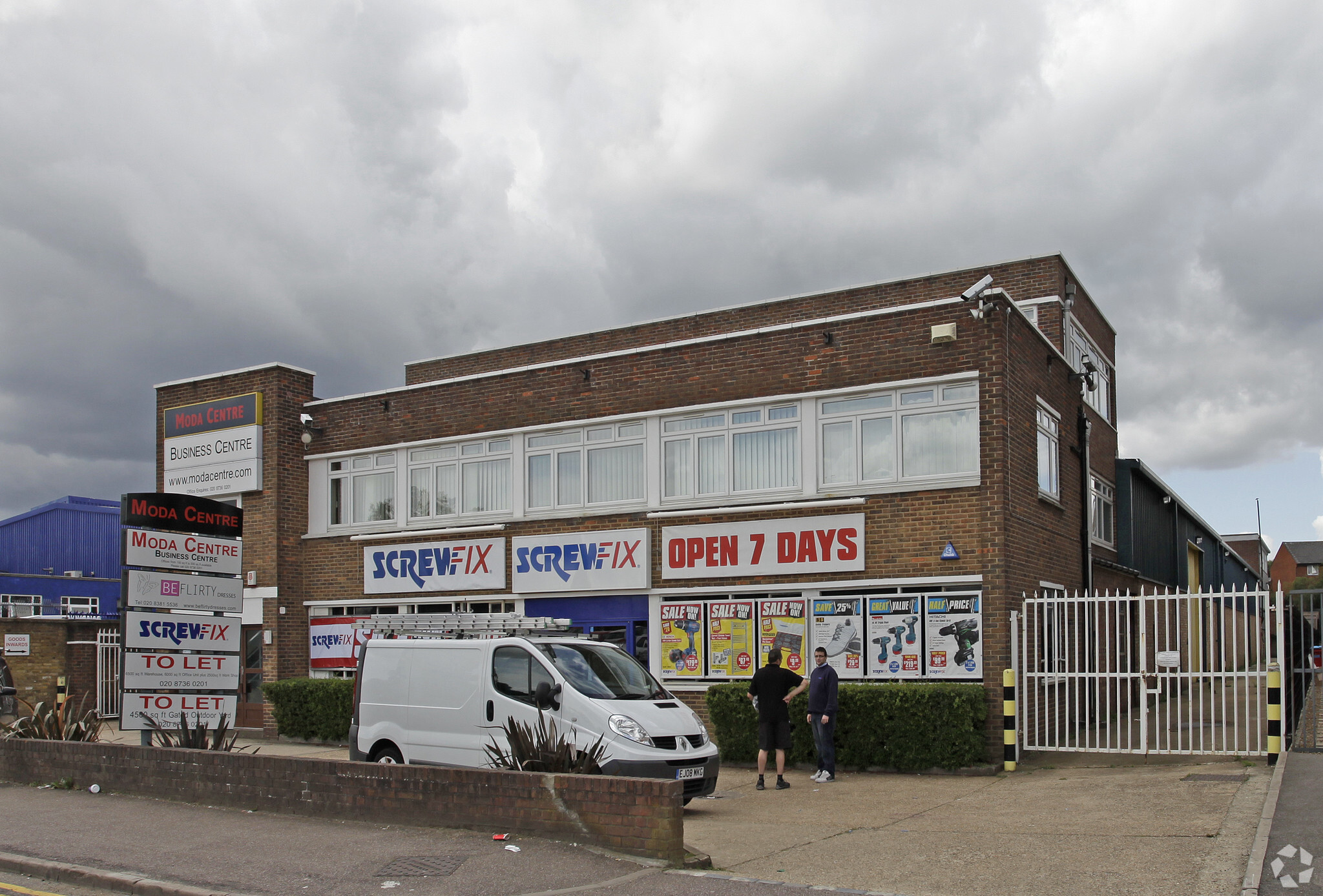 Stirling Way, Borehamwood for sale Primary Photo- Image 1 of 1