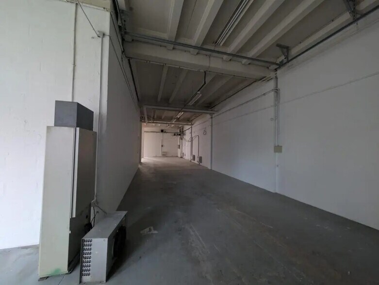 9 Chaussée Jules César, Osny for sale - Interior Photo - Image 2 of 7