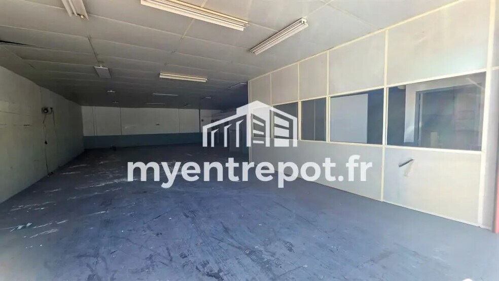 Flex in Gémenos for lease - Building Photo - Image 3 of 7