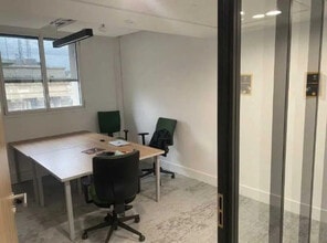 10-12 Place De La Bourse, Paris for lease Interior Photo- Image 2 of 6