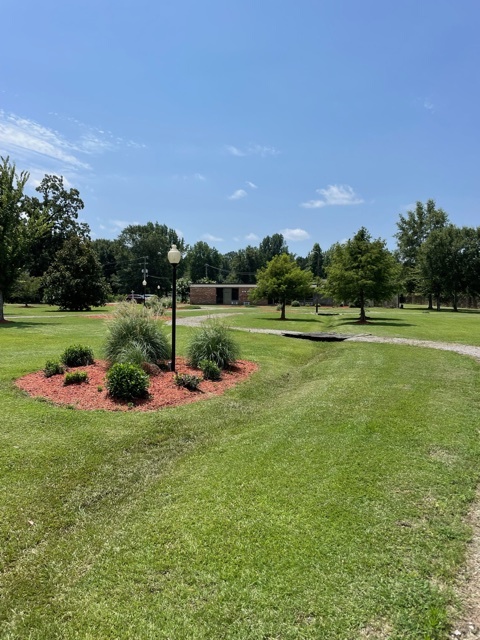 572 Yorkville Rd E, Columbus, MS for lease Building Photo- Image 1 of 25