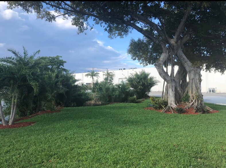 2704-2870 S Park Rd, Hallandale Beach, FL for lease - Building Photo - Image 2 of 24