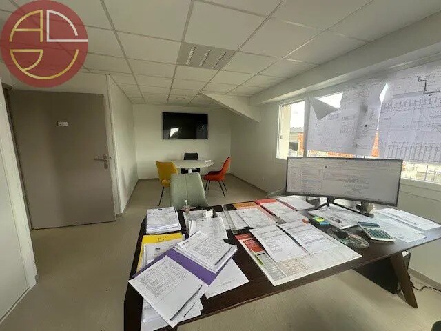 Office in Montauban for lease - Interior Photo - Image 2 of 5