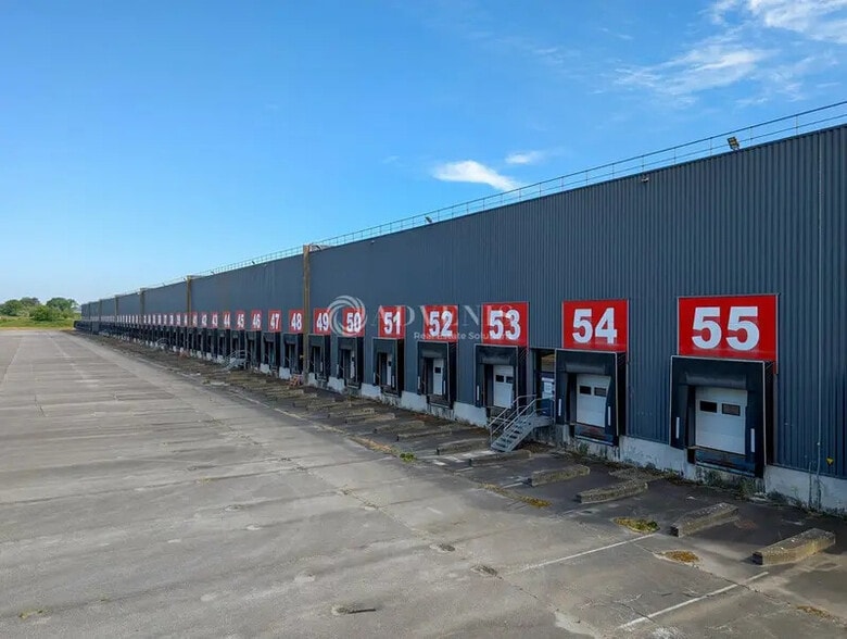 Office in Gaël for lease - Building Photo - Image 1 of 12