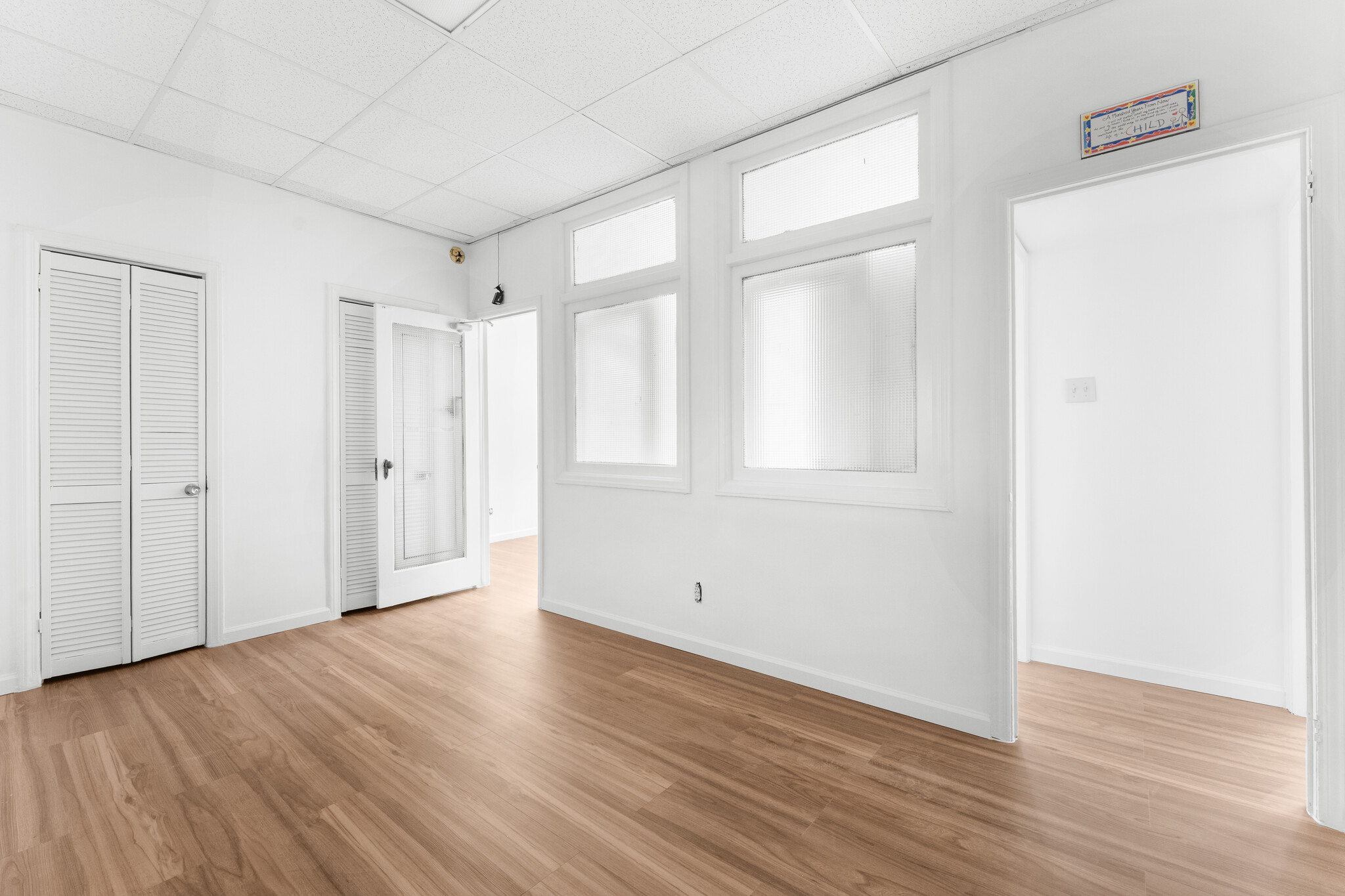 5716 Myrtle Ave, Ridgewood, NY for lease Interior Photo- Image 1 of 9