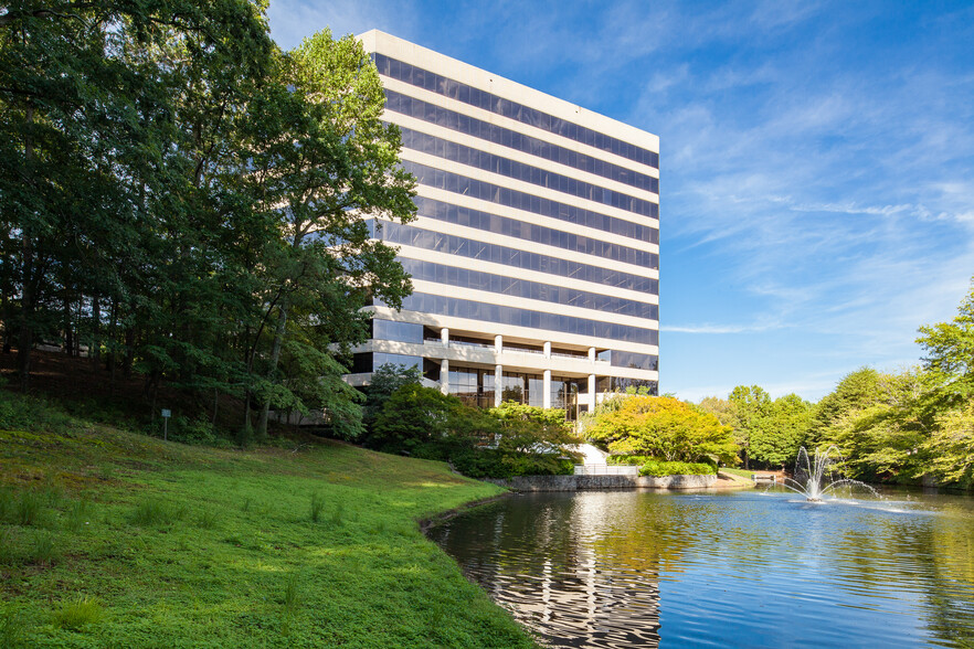 400 Northridge Rd, Atlanta, GA for lease - Building Photo - Image 1 of 27