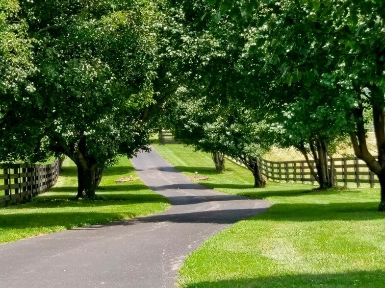 660 Kennedy Bridge Rd, Harrodsburg, KY for sale - Primary Photo - Image 1 of 1