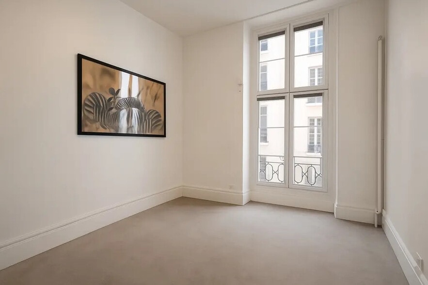 Office in Paris for lease - Interior Photo - Image 2 of 5