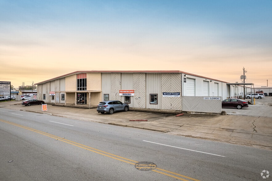 5303 Glenmont Dr, Houston, TX for lease - Building Photo - Image 2 of 9