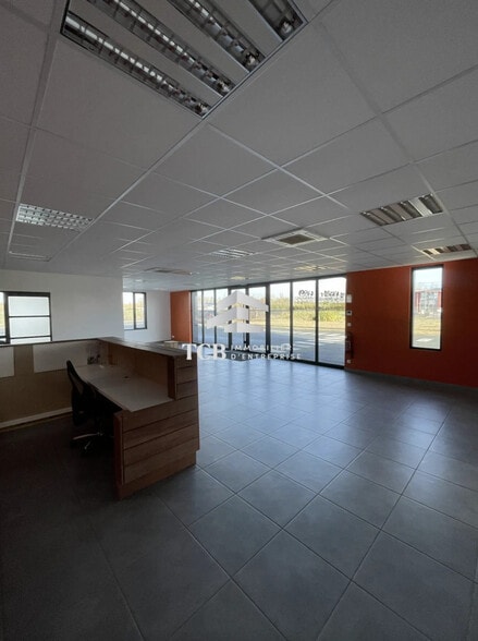 Flex in Les Ponts-de-Cé for lease - Interior Photo - Image 3 of 16