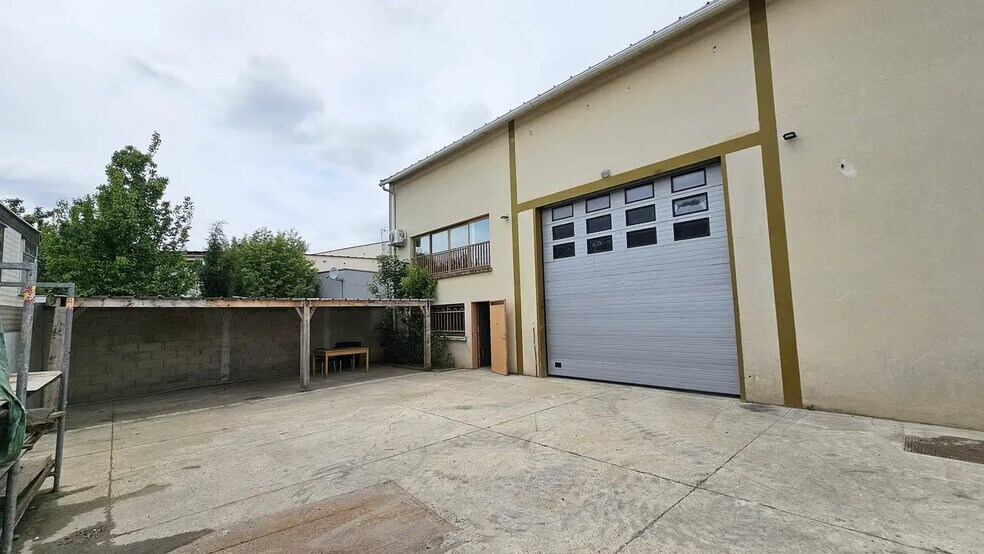 Flex in Crosne for lease - Building Photo - Image 1 of 1