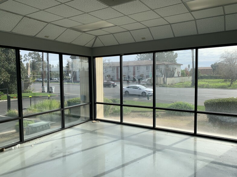 5472 W Shaw Ave, Fresno, CA for lease - Building Photo - Image 2 of 3