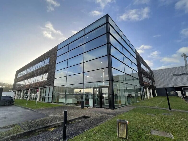 Office in Le Grand-Quevilly for lease - Building Photo - Image 1 of 17