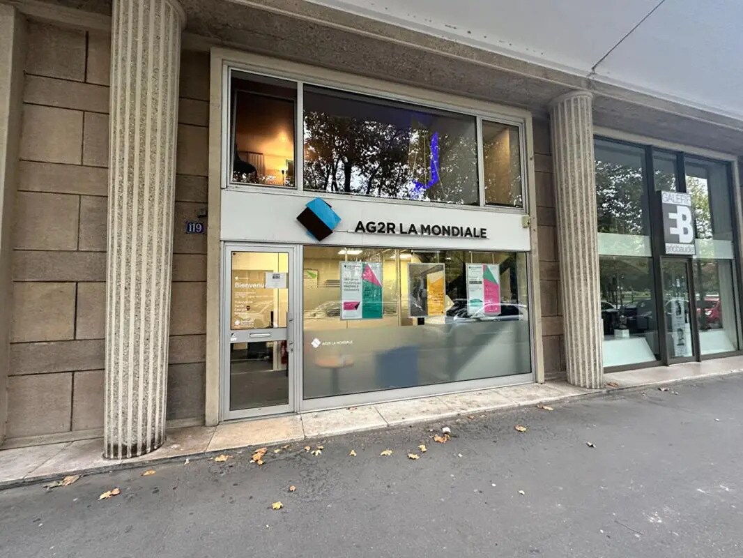 Retail in Le Havre for lease Building Photo- Image 1 of 6