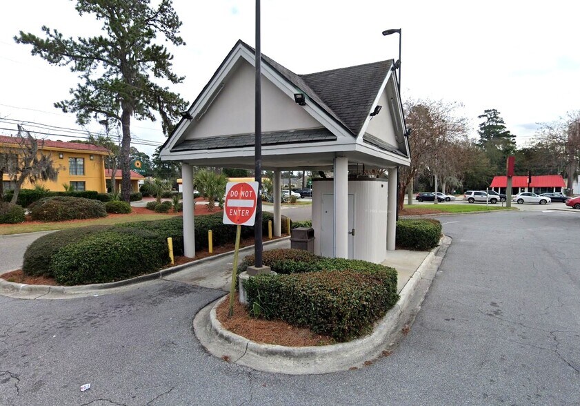 6999 Abercorn St, Savannah, GA 31405 FreeStanding DriveThru ATM on
