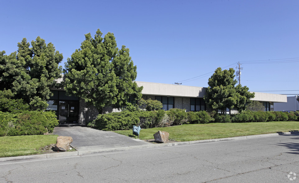 421 Pendleton Way, Oakland, CA for lease - Building Photo - Image 2 of 3