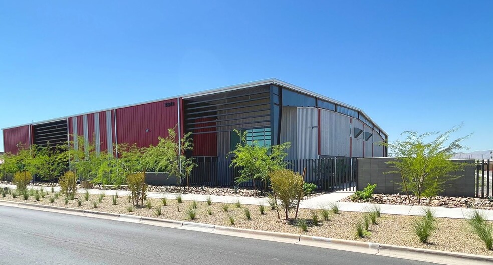 3641 E Van Buren St, Phoenix, AZ for lease - Building Photo - Image 1 of 3