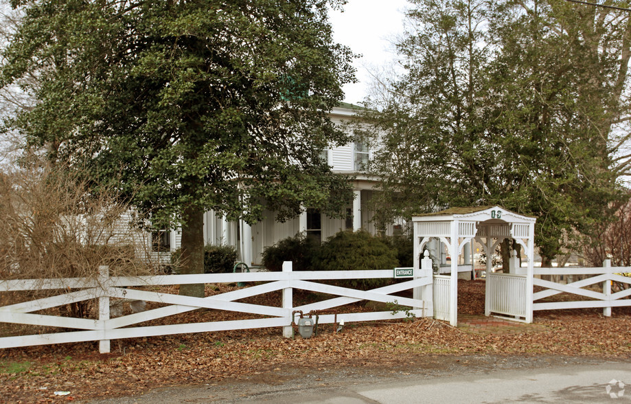 19 Valley St, Winfield, WV for sale - Primary Photo - Image 1 of 1