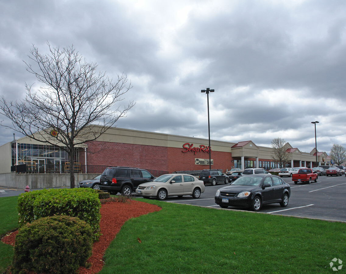 99-139 Hawkins Dr, Montgomery, NY 12549 - Montgomery Towne Square | LoopNet