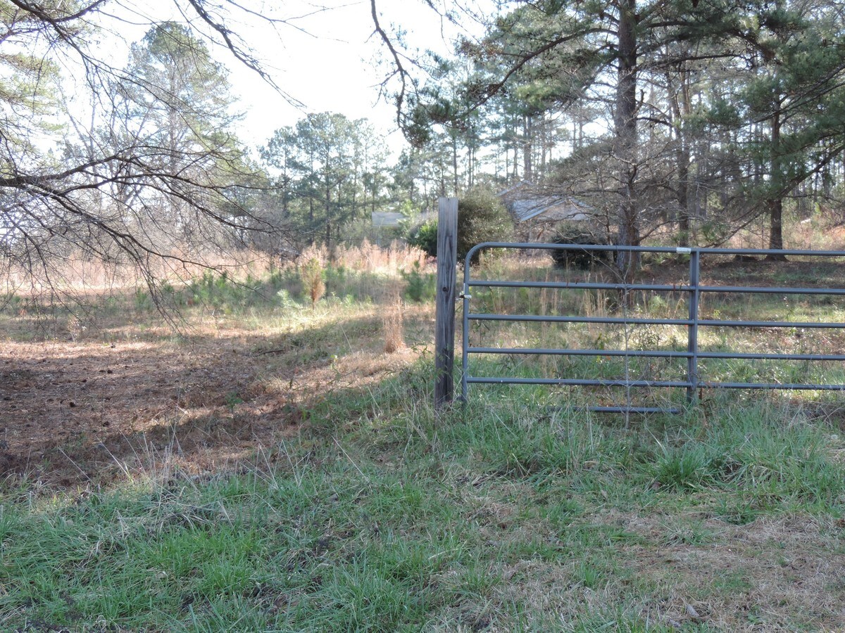 1134 Youngs Mill Rd, Lagrange, GA 30241